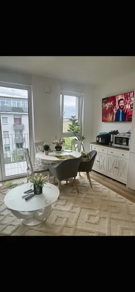 Zur Ausstattung gehören außerdem eine moderne Video-Gegensprechanlage mit Kamera — photo 1